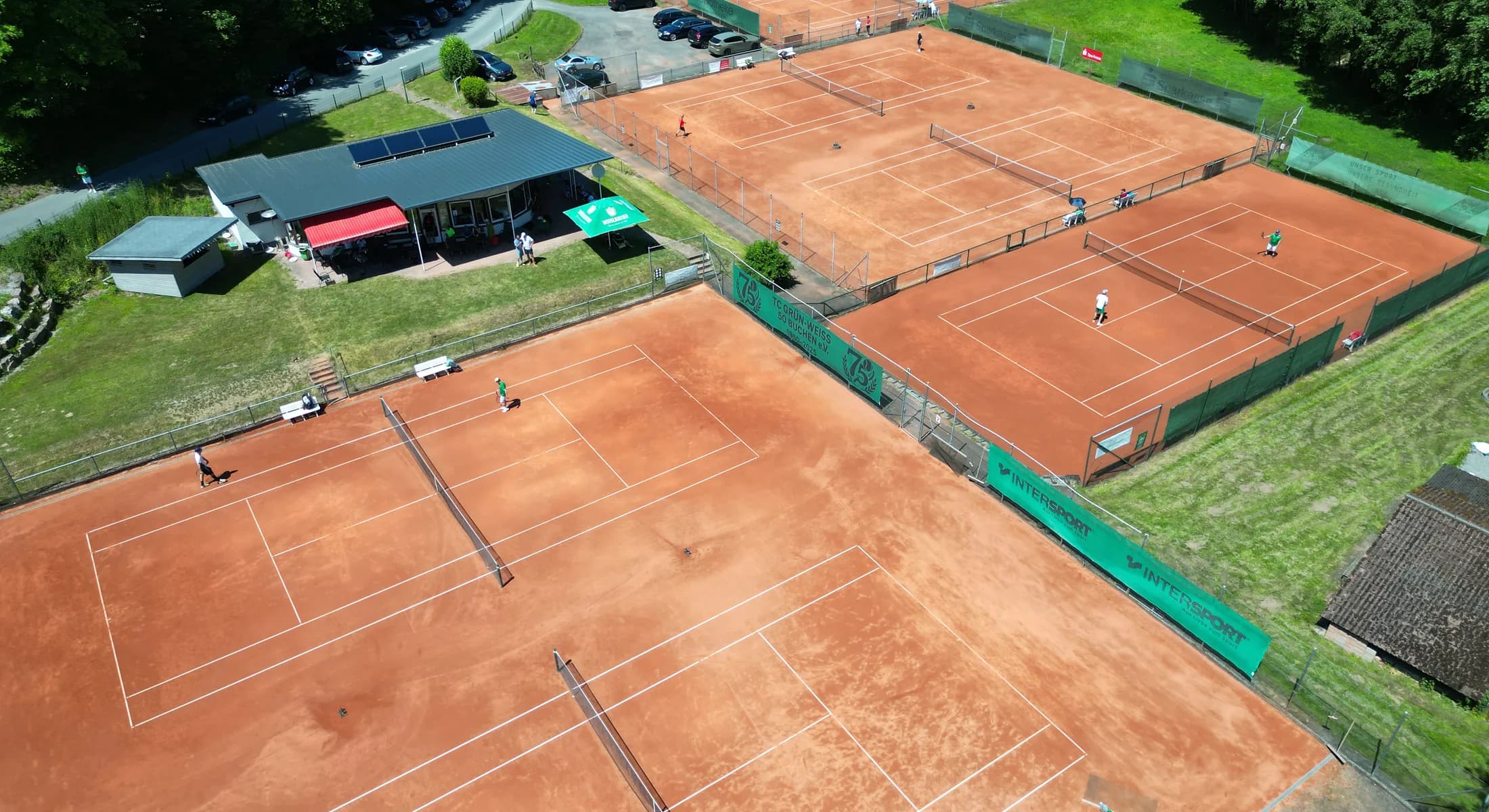 Sandplaetze des TC Gruen-Weiss Buchen aus der Luft